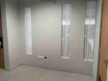 Jual Rumah 3 Lantai Grand Wisata Z Living Semi furnished & Strategis