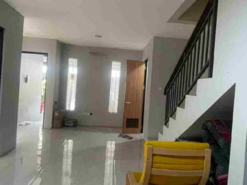 Jual Rumah 3 Lantai Grand Wisata Z Living Semi furnished & Strategis