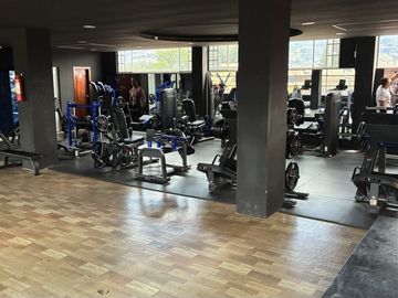 RENTO AMPLIO LOCAL DE 450 M2 EN AV. ILALO VALLE DE LOS CHILLOS