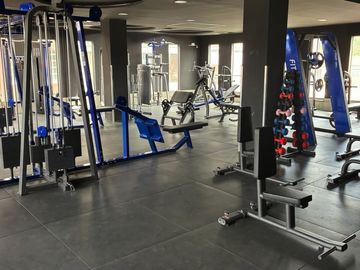 RENTO AMPLIO LOCAL DE 450 M2 EN AV. ILALO VALLE DE LOS CHILLOS