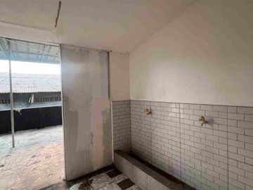 DISWAKAN RUKO DIMENSI 11 x 22, Di Lokasi komersil Beji Depok, Kota Depok