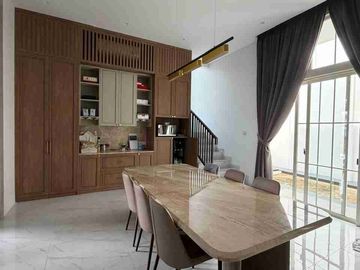 Dijual Rumah Posisi di Hook Summarecon Bogor.Full Furnished.