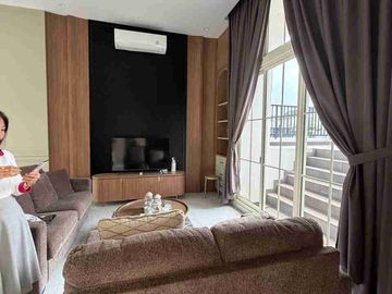 Dijual Rumah Posisi di Hook Summarecon Bogor.Full Furnished.