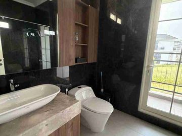 Dijual Rumah Posisi di Hook Summarecon Bogor.Full Furnished.