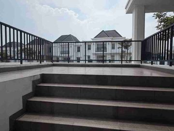 Dijual Rumah Posisi di Hook Summarecon Bogor.Full Furnished.