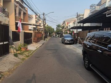 Sewa Rumah Gading Kirana Kelapa Gading Uku 9X17 Utara Rapi Siap Huni
