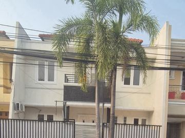 Sewa Rumah Gading Kirana Kelapa Gading Uku 9X17 Utara Rapi Siap Huni