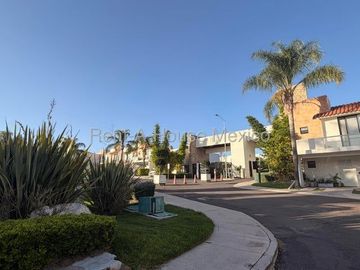 El Mirador - RENTA. Casa con amenidades y 3 recámaras