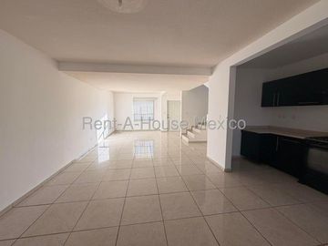 El Mirador - RENTA. Casa con amenidades y 3 recámaras