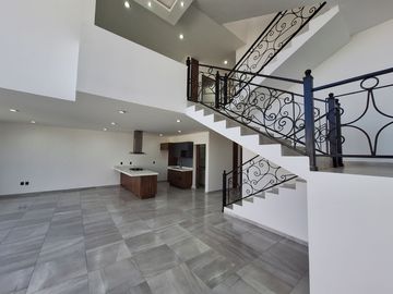 CASA EN RENTA EN ZIBATA QUERETARO CON DOBLE ALTURA Y ROOF GARDEN | PRIVADA AMATISTA