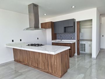 CASA EN RENTA EN ZIBATA QUERETARO CON DOBLE ALTURA Y ROOF GARDEN | PRIVADA AMATISTA