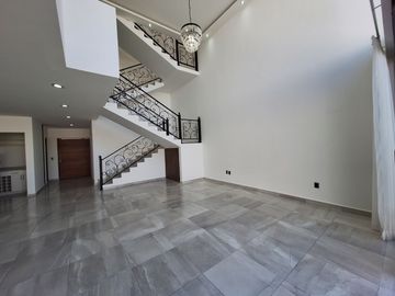 CASA EN RENTA EN ZIBATA QUERETARO CON DOBLE ALTURA Y ROOF GARDEN | PRIVADA AMATISTA