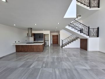 CASA EN RENTA EN ZIBATA QUERETARO CON DOBLE ALTURA Y ROOF GARDEN | PRIVADA AMATISTA