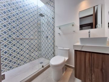 CASA EN RENTA EN ZIBATA QUERETARO CON DOBLE ALTURA Y ROOF GARDEN | PRIVADA AMATISTA