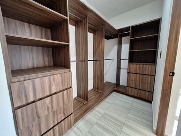 CASA EN RENTA EN ZIBATA QUERETARO CON DOBLE ALTURA Y ROOF GARDEN | PRIVADA AMATISTA