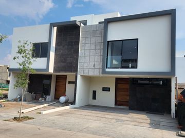 Casa en Renta de 4 Recamaras en Solares Residencial Zapopan