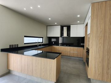Casa en Renta de 4 Recamaras en Solares Residencial Zapopan
