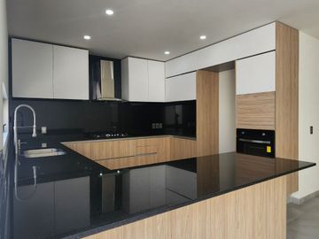Casa en Renta de 4 Recamaras en Solares Residencial Zapopan