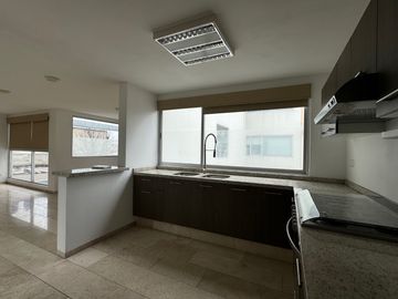 DEPARTAMENTO EN VENTA CERCA DE LAS AGUILAS