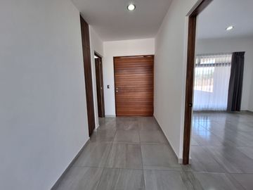 CASA EN RENTA EN ZIBATA CON ROOF GARDEN Y JARDIN