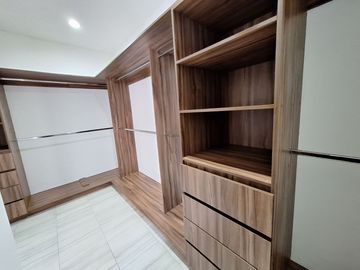 CASA EN RENTA EN ZIBATA CON ROOF GARDEN Y JARDIN