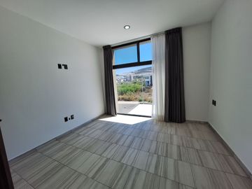 CASA EN RENTA EN ZIBATA CON ROOF GARDEN Y JARDIN