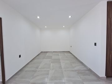 CASA EN RENTA EN ZIBATA CON ROOF GARDEN Y JARDIN