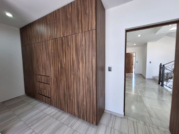CASA EN RENTA EN ZIBATA CON ROOF GARDEN Y JARDIN