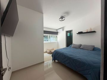 VENDO EN CUERNAVACA CASA MODERNA EN FRACC. CON SEGURIDAD TOTAL Y AMPLIAS AREAS VEREDES