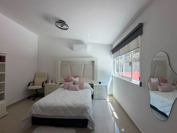 VENDO EN CUERNAVACA CASA MODERNA EN FRACC. CON SEGURIDAD TOTAL Y AMPLIAS AREAS VEREDES