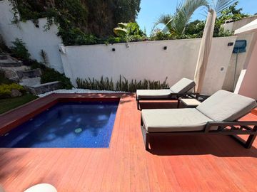 VENDO EN CUERNAVACA CASA MODERNA EN FRACC. CON SEGURIDAD TOTAL Y AMPLIAS AREAS VEREDES