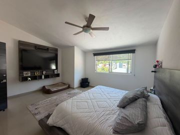 VENDO EN CUERNAVACA CASA MODERNA EN FRACC. CON SEGURIDAD TOTAL Y AMPLIAS AREAS VEREDES