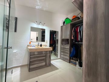 VENDO EN CUERNAVACA CASA MODERNA EN FRACC. CON SEGURIDAD TOTAL Y AMPLIAS AREAS VEREDES