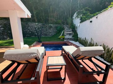 VENDO EN CUERNAVACA CASA MODERNA EN FRACC. CON SEGURIDAD TOTAL Y AMPLIAS AREAS VEREDES