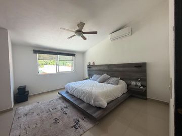 VENDO EN CUERNAVACA CASA MODERNA EN FRACC. CON SEGURIDAD TOTAL Y AMPLIAS AREAS VEREDES