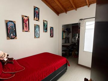 ARRIENDO CASA, ROBLEDO, SENDERO ROBLEDALES
