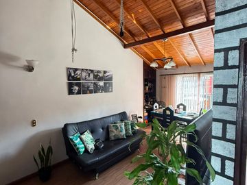 ARRIENDO CASA, ROBLEDO, SENDERO ROBLEDALES