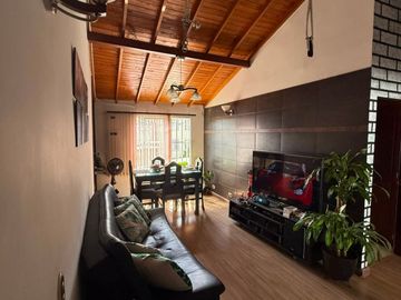 ARRIENDO CASA, ROBLEDO, SENDERO ROBLEDALES