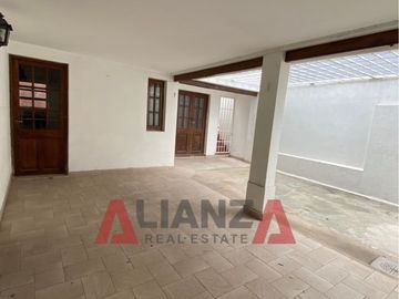 Hermosa Casa en San Lorenzo - 4 Dorm, 2 Baños, Terraza, Placares Empotrados!