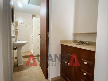 Hermosa Casa en San Lorenzo - 4 Dorm, 2 Baños, Terraza, Placares Empotrados!