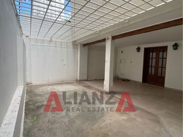 Hermosa Casa en San Lorenzo - 4 Dorm, 2 Baños, Terraza, Placares Empotrados!