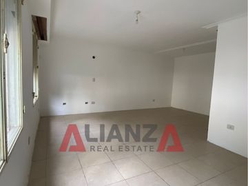 Hermosa Casa en San Lorenzo - 4 Dorm, 2 Baños, Terraza, Placares Empotrados!