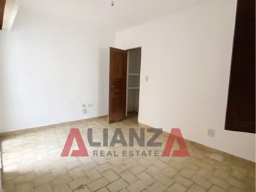 Hermosa Casa en San Lorenzo - 4 Dorm, 2 Baños, Terraza, Placares Empotrados!