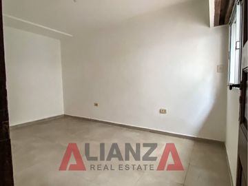 Hermosa Casa en San Lorenzo - 4 Dorm, 2 Baños, Terraza, Placares Empotrados!
