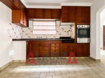 Hermosa Casa en San Lorenzo - 4 Dorm, 2 Baños, Terraza, Placares Empotrados!