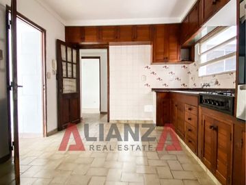 Hermosa Casa en San Lorenzo - 4 Dorm, 2 Baños, Terraza, Placares Empotrados!