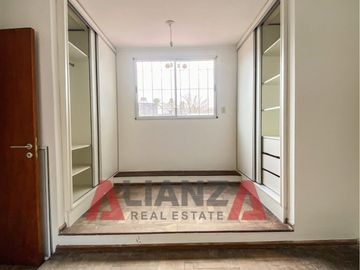 Hermosa Casa en San Lorenzo - 4 Dorm, 2 Baños, Terraza, Placares Empotrados!