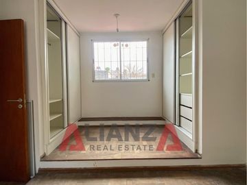 Hermosa Casa en San Lorenzo - 4 Dorm, 2 Baños, Terraza, Placares Empotrados!