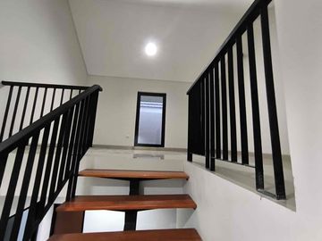 Disewakan Rumah 2 Lantai Sudah Ada 3 Ac Di Northbend - Metland Cyber Puri - Karang Tengah - Tangerang