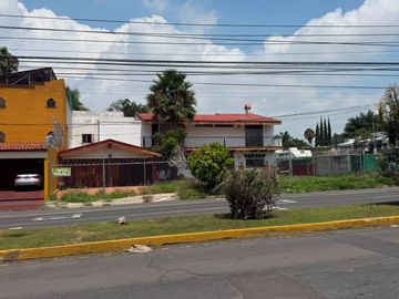 Casa - Terreno en Venta en Ciudad del Sol en Zapopan, Jalisco